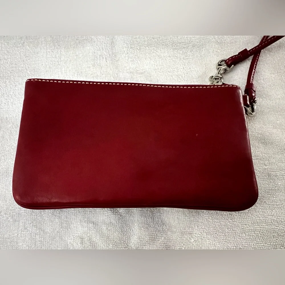 vintage Coach Soho leather wristlet in red - Picture 4 of 7